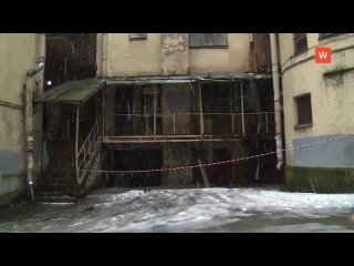 bricks are falling from the house at 13 suvorov avenue