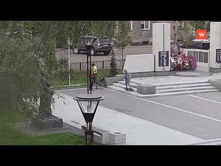 in the square of courage, unknown people damaged the lamps