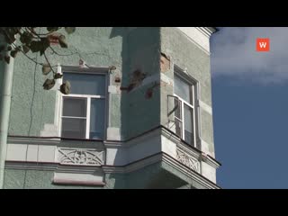 the facade of the building on leningradsky, 2 is being put in order