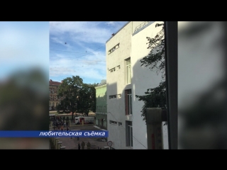 in vyborg, rescuers filmed a teenager from a school roof