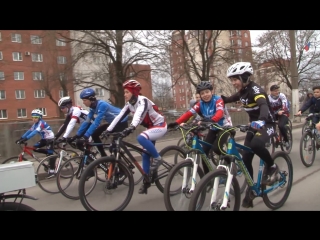 athletes and amateurs got on bicycles in vyborg on the eve of victory day