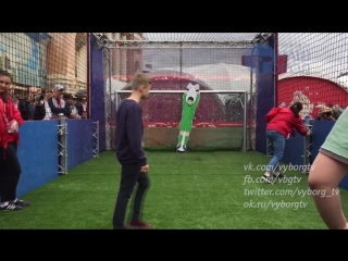 fight with a robot goalkeeper at the opening of the confederations cup park